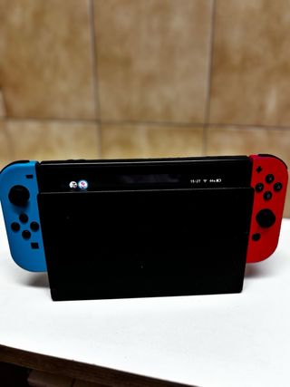 Nintendo Switch Azul/Rojo + Funda y Cascos