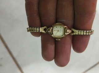 Reloj Bulova Dorado Mujer