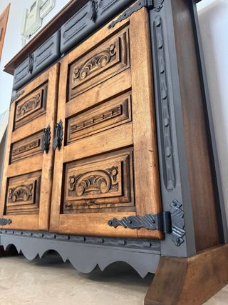 Cómoda de madera antigua restaurada