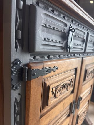 Cómoda de madera antigua restaurada