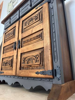 Cómoda de madera antigua restaurada