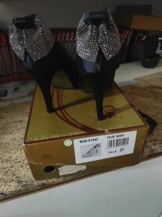 Bolso de fiesta negro con pedrería
