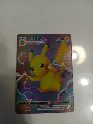 Carta Pokémon Pikachu VMAX Gigamax