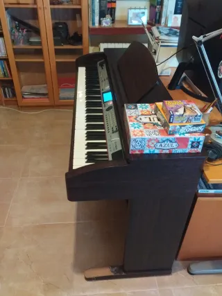 Piano Eléctrico Oscuro