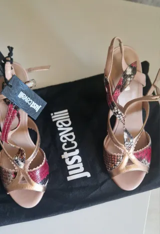 Sandalias Just Cavalli Tacón Oro y Rojo