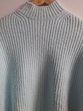 Jersey Bershka cuello alto azul talla XS