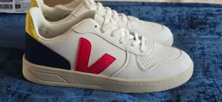Zapatillas Veja Blancas y Rojas
