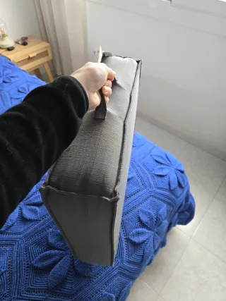 Cojín cuadrado gris de tela