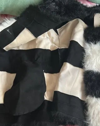 Pelliccia nera e bianca a strisce