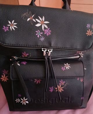 Mochila Desigual flores negra y morada