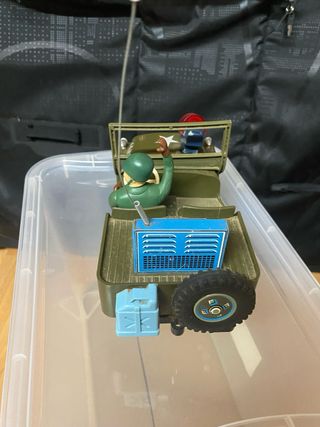 Jeep Militar de Brinquedo com Soldado