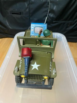 Jeep Militar de Brinquedo com Soldado