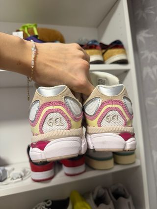 Asics NYC Beige y Rosas Talla 40