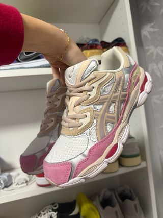 Asics NYC Beige y Rosas Talla 40