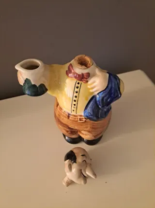 Botella licor figura "Tabernero alemán" cerámica