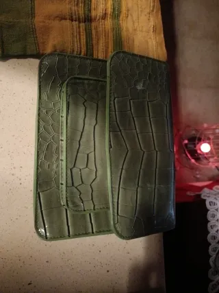 Bolso HVISK imitación piel de caimán verde oliva