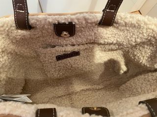 Bolso shopper beige efecto borreguito