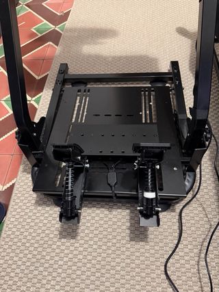 Volante Thrustmaster T598 y Base de pedales y vol