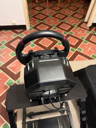Volante Thrustmaster T598 y Base de pedales y vol