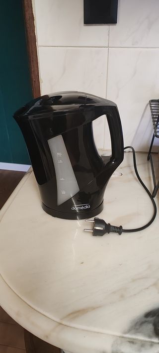 Chaleira Elétrica Domedia Preta