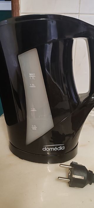 Chaleira Elétrica Domedia Preta