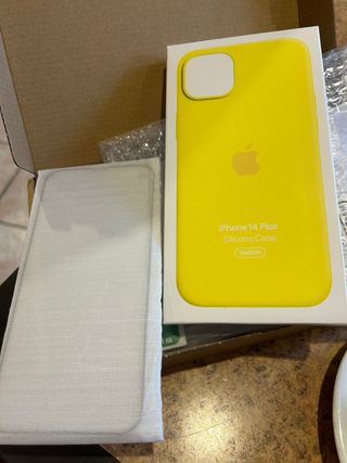 Custodia iPhone 14 Plus Gialla + Vetro Temperato