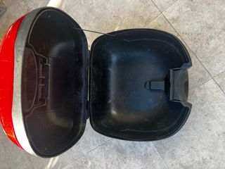 Baúl para moto maxiscooter rojo