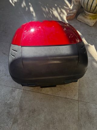 Baúl para moto maxiscooter rojo
