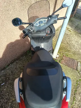 Xmax 125cc 2009 , traspaso y seguro incluido