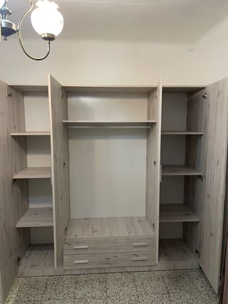 Armario de madera