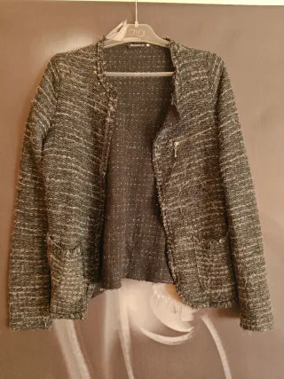 Chaqueta combinada negra, gris y plateada