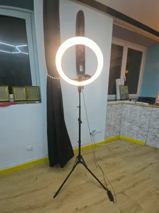 Aro de luz LED profesional con trípode