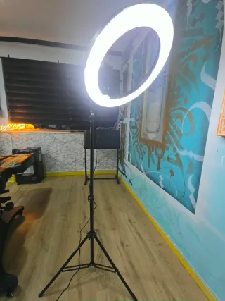 Aro de luz LED profesional con trípode