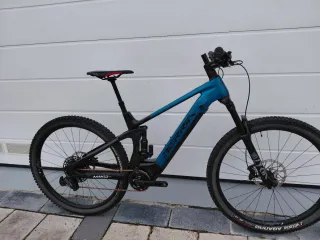 CAMBIO o VENTA Berria Mako Hybrid GT 8 talla M