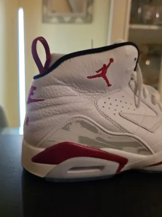 Jordan MVP Blancas y Rojas