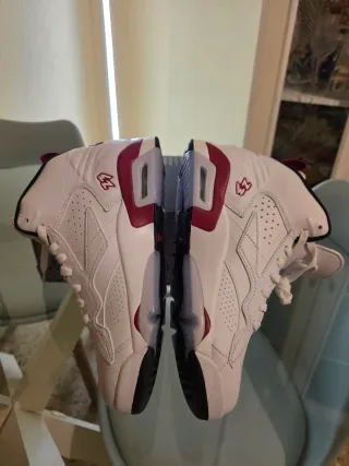 Jordan MVP Blancas y Rojas