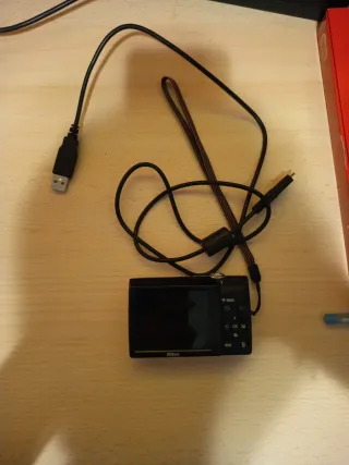 Cámara Nikon Coolpix Plata 12MP