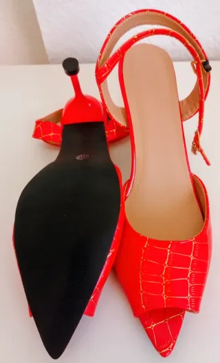 PROMO Zapatos de tacón rojos y dorados T.39