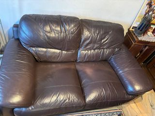 Conjunto de dos sofas de 3 y 2 plazas de piel marr