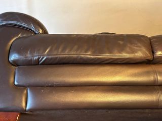 Conjunto de dos sofas de 3 y 2 plazas de piel marr