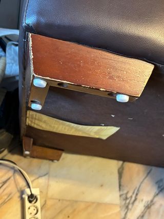 Conjunto de dos sofas de 3 y 2 plazas de piel marr