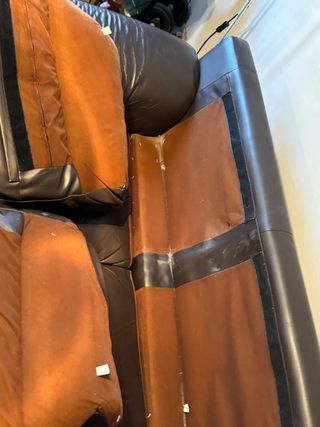 Conjunto de dos sofas de 3 y 2 plazas de piel marr