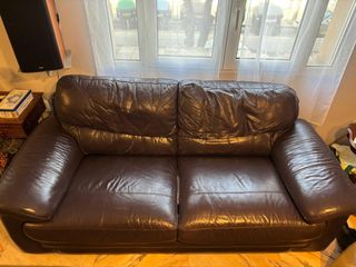 Conjunto de dos sofas de 3 y 2 plazas de piel marr