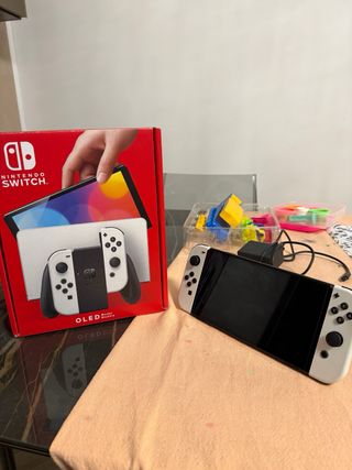 Nintendo Switch OLED - Bianco e Nero