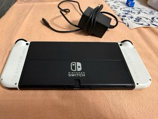 Nintendo Switch OLED - Bianco e Nero