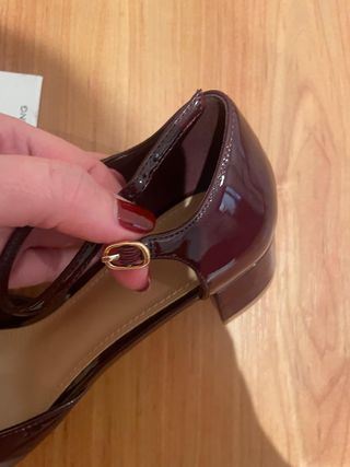 Zapatos salón Mango charol burdeos T42