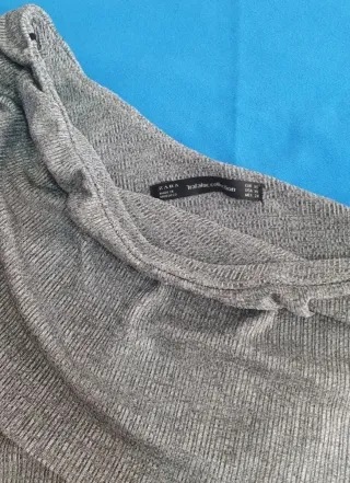 Top plateado asimétrico