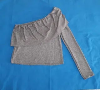 Top plateado asimétrico