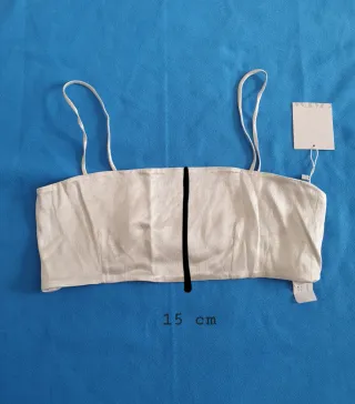 Top corto plateado con tirantes