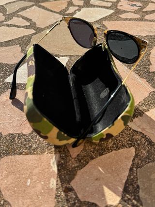 Gafas de sol Bape negras y doradas